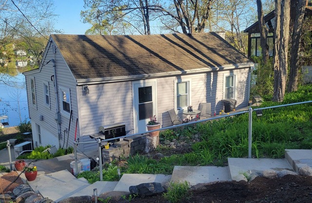 Charming 3-bedroom lake cottage in Kettle Moraine State Forest with AC, WiFi