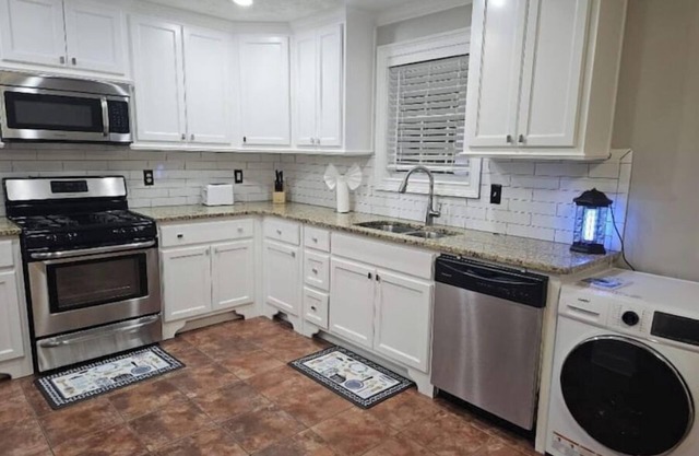 Charming 3-bedroom house with Wi-Fi and AC in Lawrenceville.