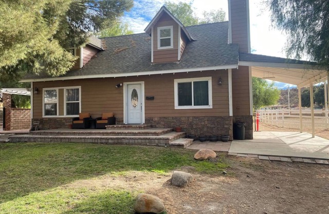 Charming 3-Bedroom Newly Remodeled Guest House on Equestrian Ranch