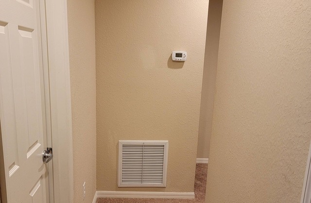 Charming 3-bedroom townhome with WiFi, AC in wonderful Wesley Chapel