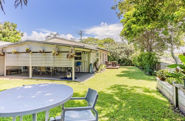 Charming 3-bedroom, 1-bathroom holiday house near the beach!