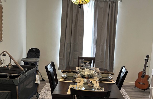 Charming 3-bedroom, 2-bathroom bungalow with AC, WiFi in lovely Bedford