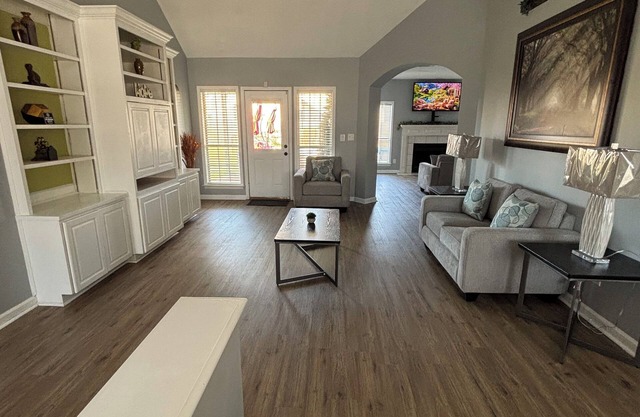 Charming 3 bedroom 2 bath Home Oasis - Pool View, AC, and WiFi