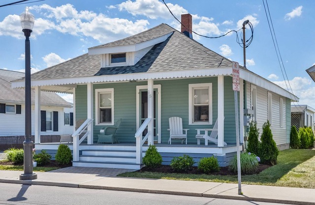 Charming 3 Bedroom Cottage in Downtown Ocean City Close to Boardwalk!