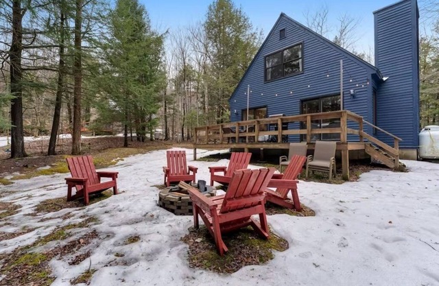 Charming 3-bedroom cabin w/ fire place