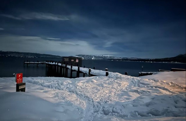 Charming 3-bedroom cabin in fabulous Homewood.Come make Lake Tahoe memories