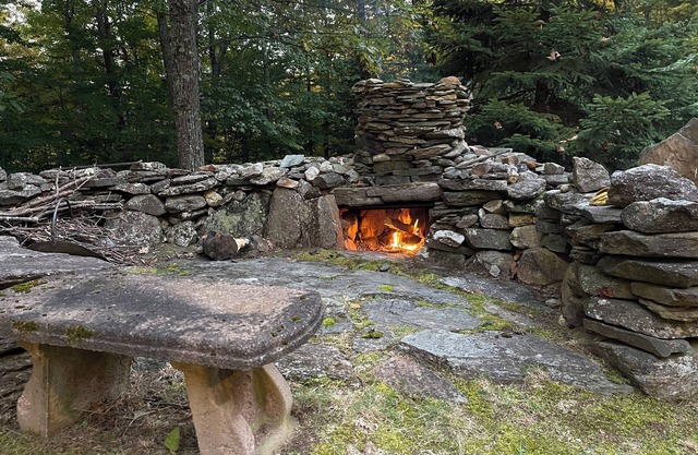 Charming 3+ bedroom chalet with Hot Tub, WiFi, AC in lovely Wardsboro