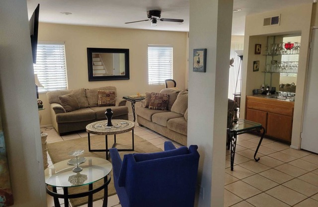 Charming 3-bedroom Condo w/ Patio - Cal Tech Area