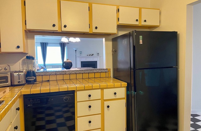 Charming 3-bedroom condo in Richmond with WiFi and AC