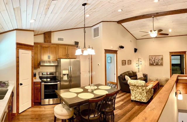 Charming 3-bedroom farmhouse in peaceful Fairhope with AC