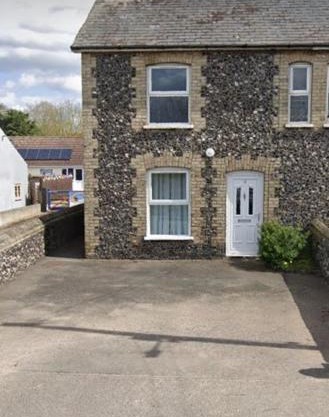 Charming 3 bedroom flint cottage