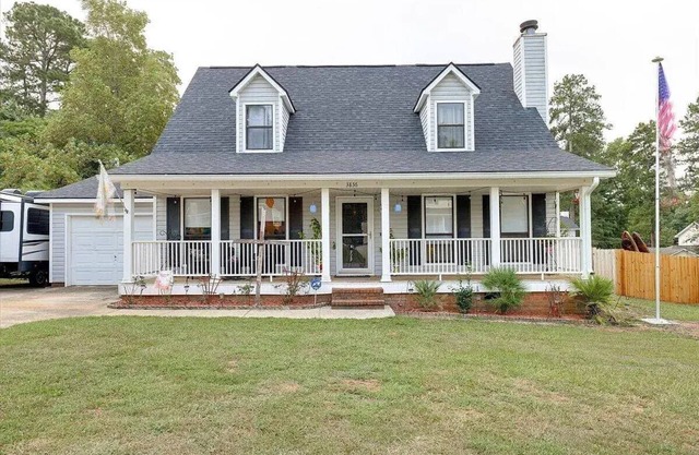 Charming 3-bedroom for Masters. Pool, Patio w/Firepit, Gas Grill. 5mi to course