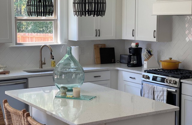 Charming 3-bedroom game day house in Auburn, AL. family friendly