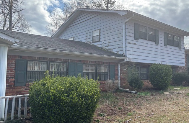Charming 3-bedroom house with AC, WiFi in wonderful Bessemer