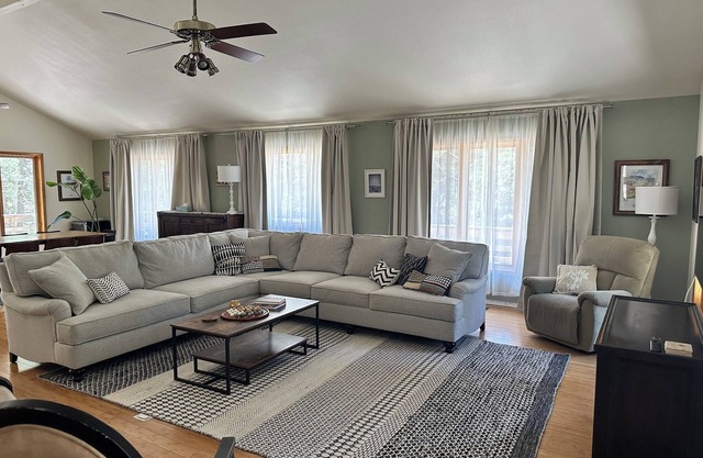 Charming 3-bedroom house in tranquil Cloudcroft with WiFi