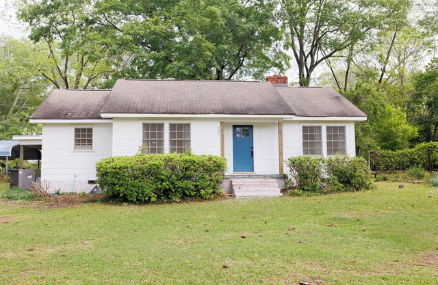 Charming 3-bedroom house in lovely Enterprise with AC, WiFi
