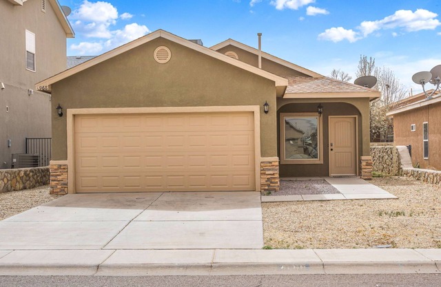 Charming 3-bedroom house in marvelous Las Cruces - Everything you need is here.