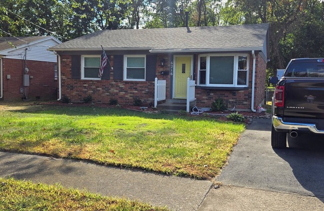 Charming 3-bedroom house with AC and WiFi in Louisville
