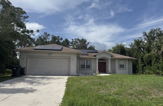 Charming 3-bedroom house with AC, WiFi in wonderful North Port
