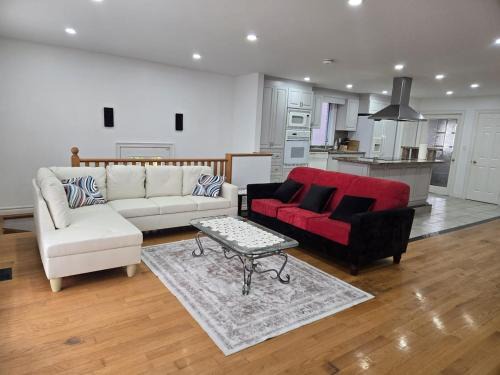 Charming 3 Bedroom home near the lake