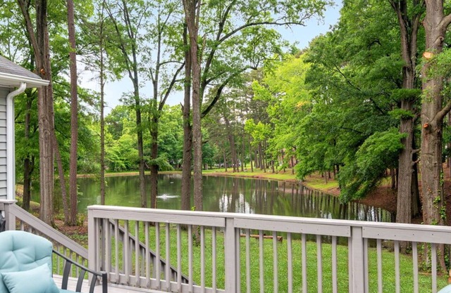 Charming 3-bedroom house in marvelous Charlotte with a pond oasis