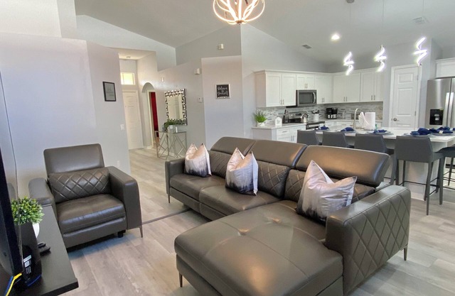 Charming 3-bedroom house with private pool near Disney