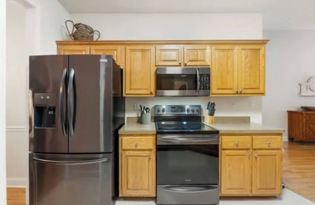 Charming 3-bedroom house with WiFi and AC in delightful McDonough