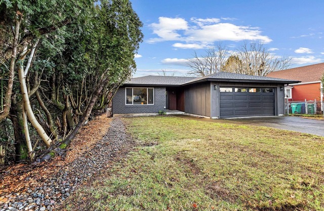 Charming 3-bedroom house with WiFi and AC in delightful Milwaukie!