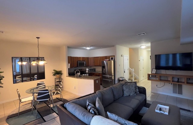 Charming 3 bedroom home Centrally located in Worcester