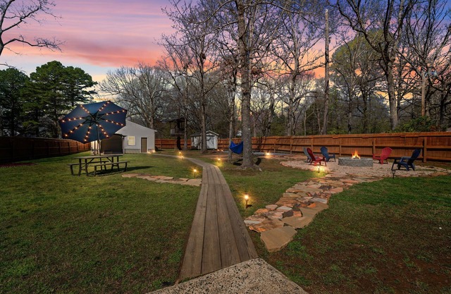 Charming 3-bedroom Home in Monroe with a Pool Table and Fire Pit, WiFi