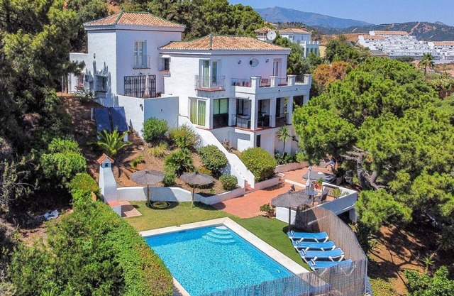 Charmante maison 3 chambres avec piscine privée à Estepona