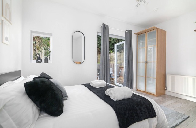 Charming 3-bedroom house in serene Edgware