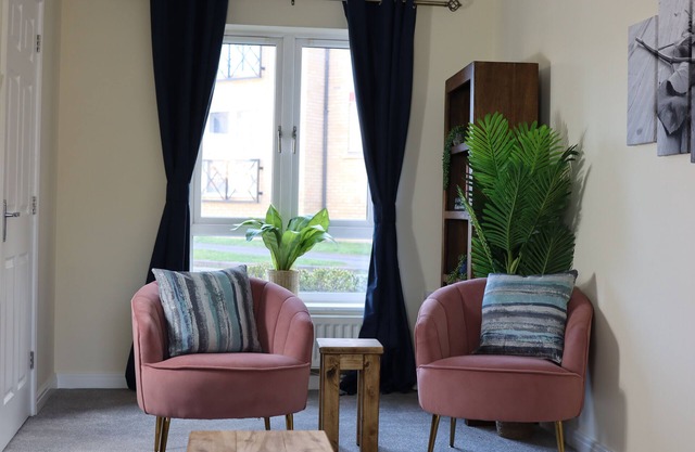 Stunning Three-Bed House with Parking