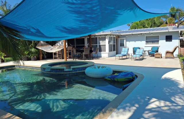 Charming 3-bedroom house with WiFi and AC in lovely Sarasota