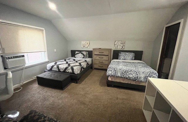 Charming 3-bedroom house with AC and WiFi in phenomenal Detroit