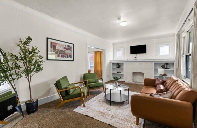 Charming 3-bedroom house with AC, WiFi in awesome Detroit