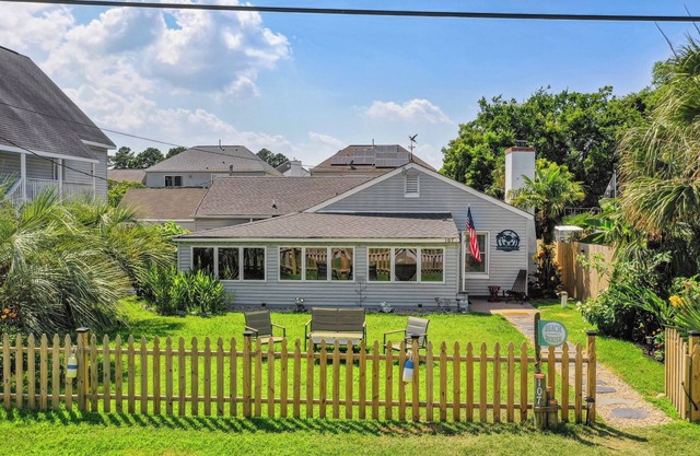 Charming 3-bedroom house with AC, WiFi in fantastic Hampton