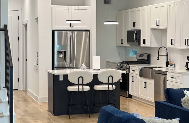 Charming 3-bedroom house with WiFi and AC in beautiful Houston