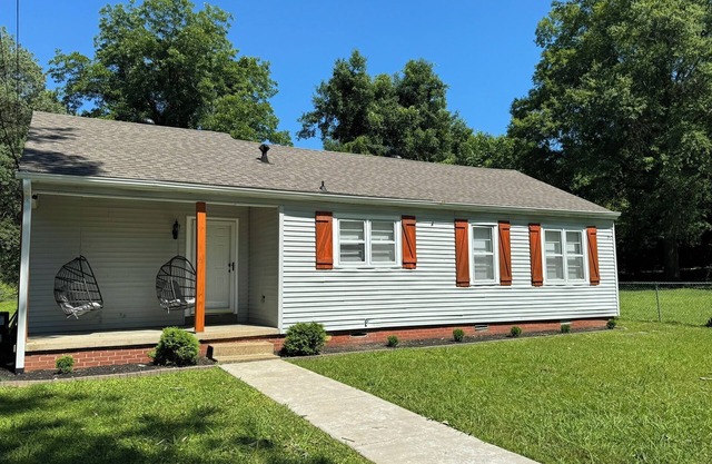 Charming 3-bedroom house in Jackson's Lana district.