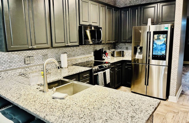 Charming 3-bedroom house with WiFi, AC in delightful Madison