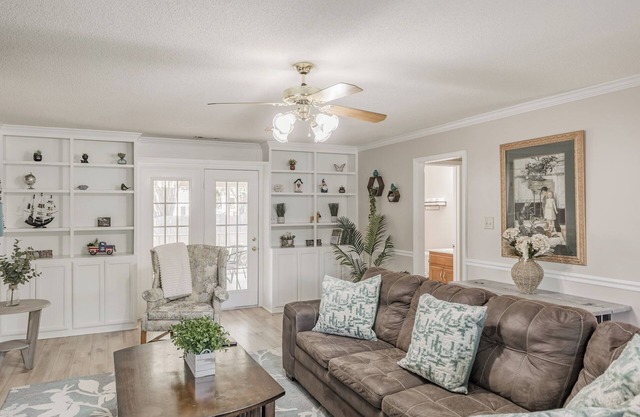 Charming 3-bedroom house in peaceful Madison with WiFi, Pet-friendly