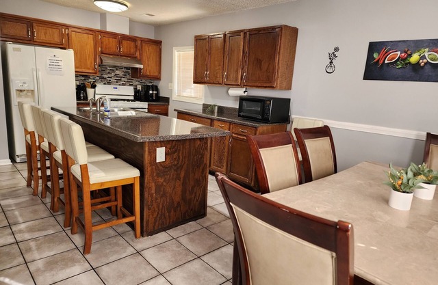 Charming 3-bedroom house in lovely Memphis with AC, WiFi