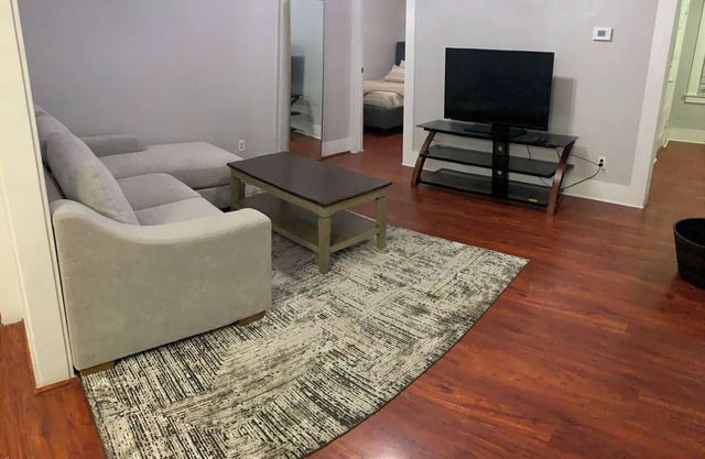 Charming 3-bedroom house with WiFi and AC in lovely Modesto