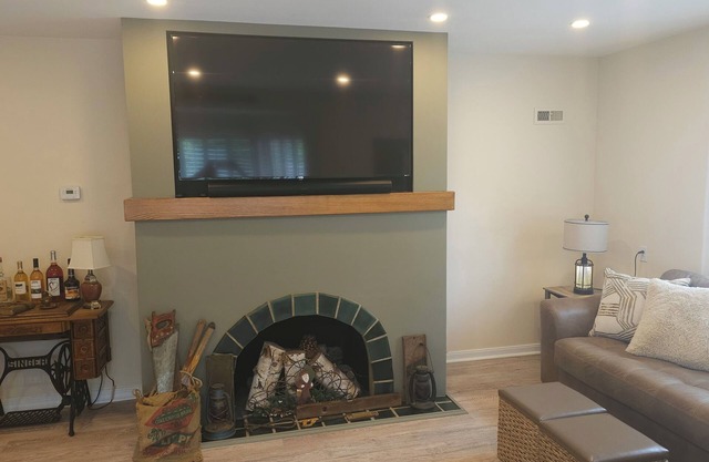 Charming 3-bedroom house in Erie 1 mile from Presque Isle State Park.