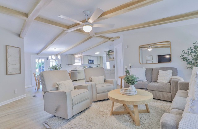 Charming 3-bedroom house near lake in Chapin