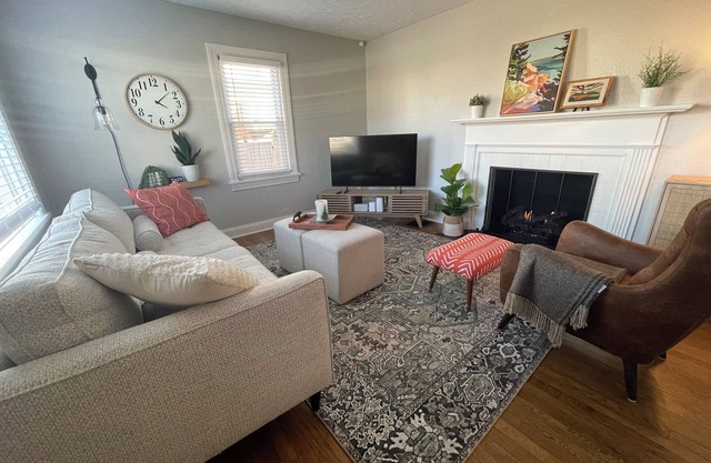 Charming 3-bedroom house near UD, hospitals, concerts, and WPAFB.