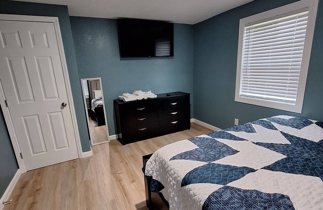 Charming 3-bedroom house with WiFi and AC in Grandy