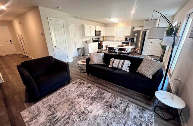 Charming 3-bedroom house near GSP + DT Greenvillenn