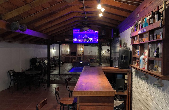 Charming 3-bedroom house with WiFi and AC in fabulous Laredo,