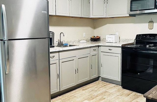 Charming 3-bedroom house with WiFi and AC in Norfolk